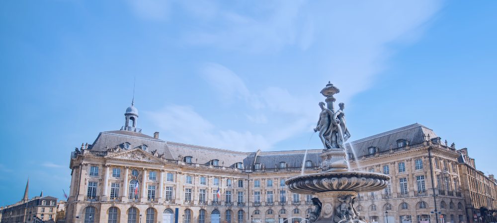 Bordeaux : la Place de la Bourse et la fontaine des Trois Grâces